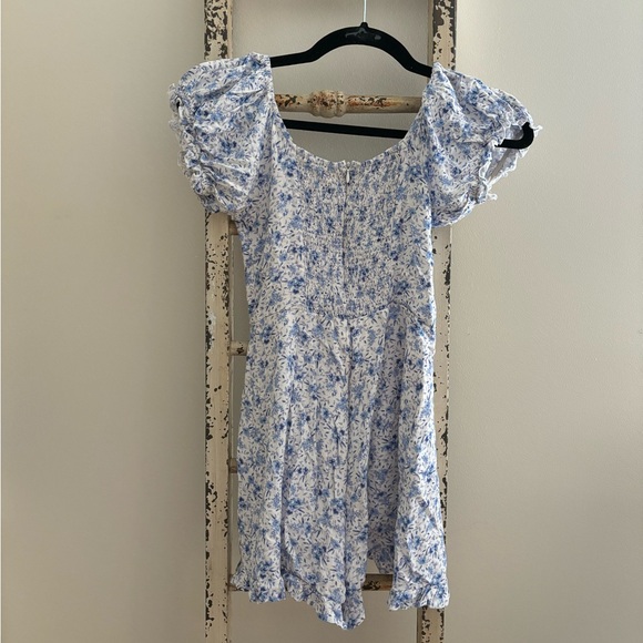 Urban Outfitters Blue and White Floral Romper - Picture 2 of 3